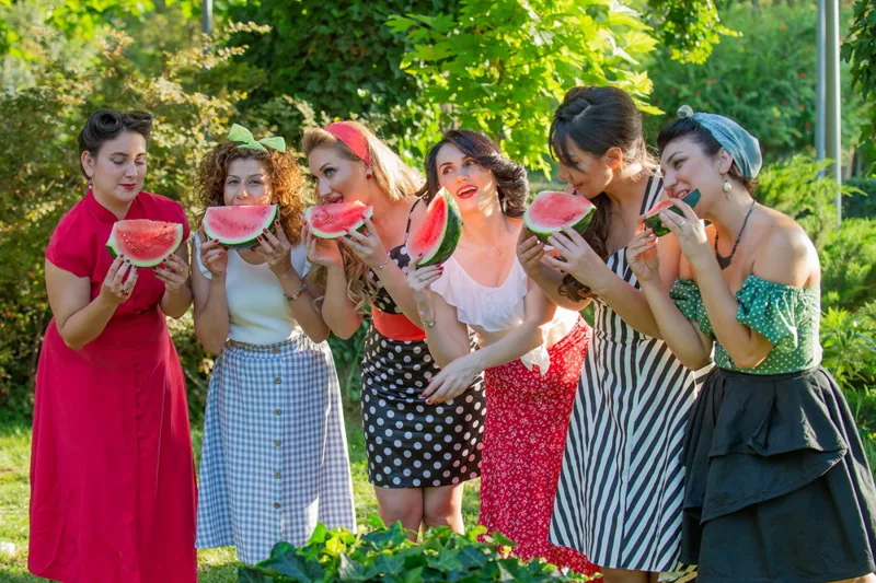 Photos from a bachelorette party in a Baku park