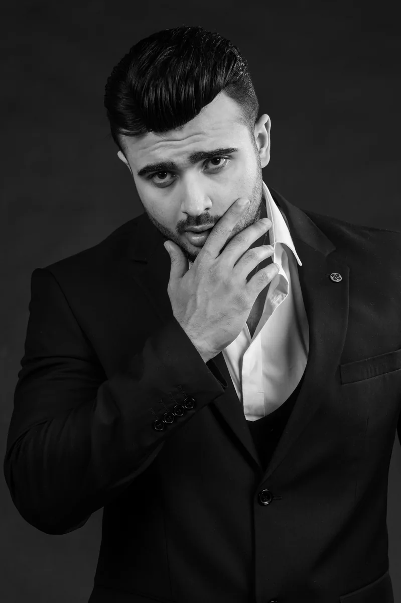 Ağ-qara yaxın plan portret