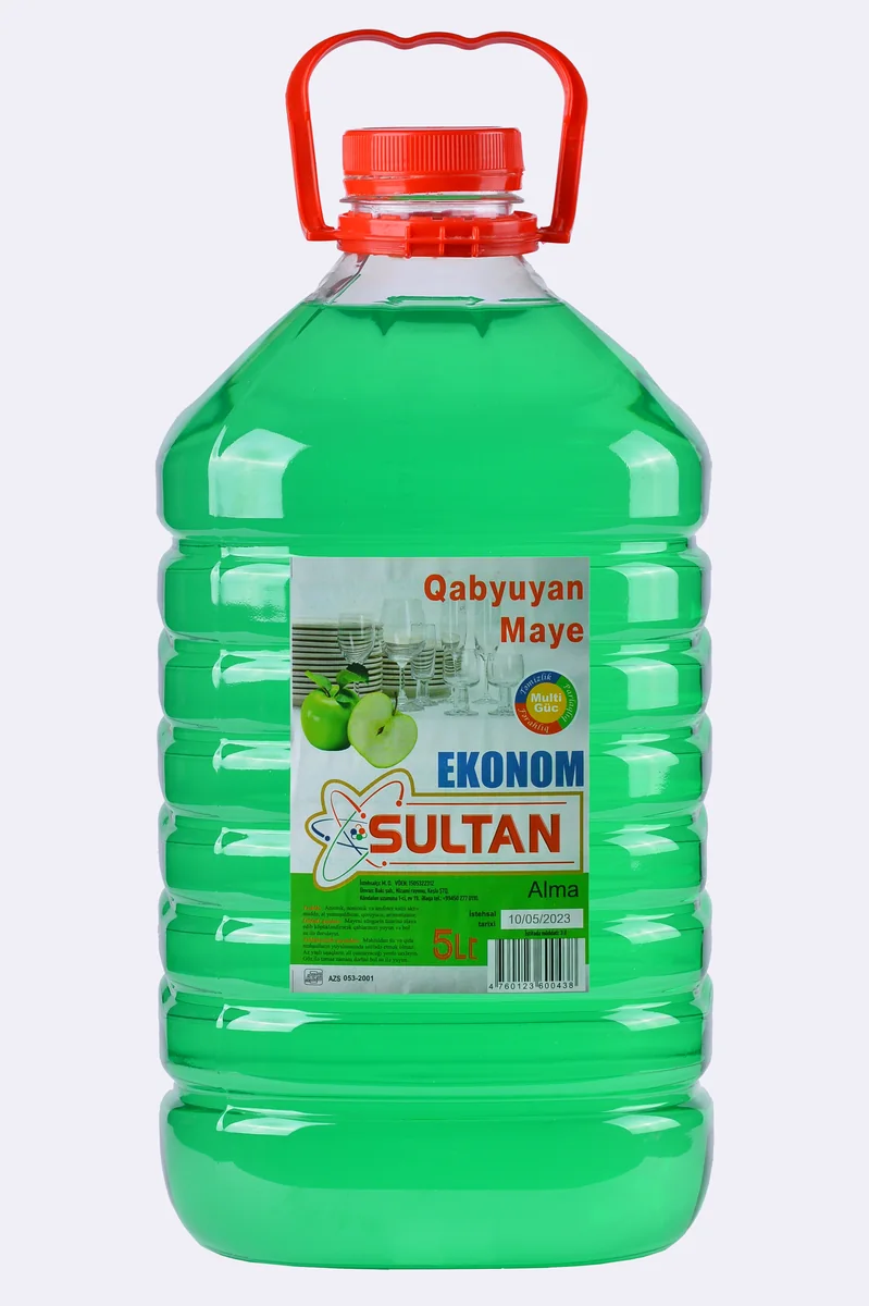 Ağ fonda yaşıl qabyuyan maye qabı